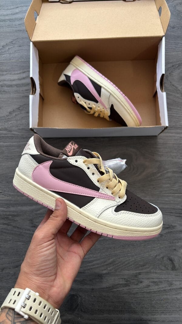 AIR JORDAN X TRAVIS SCOTT One Low Jack Cactus