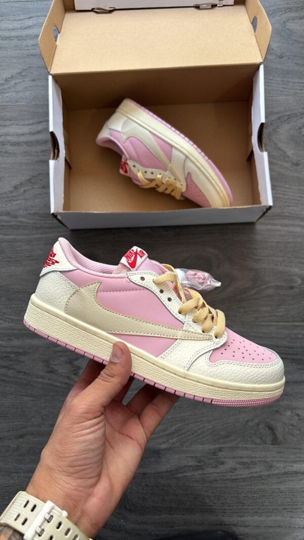 AIR JORDAN X TRAVIS SCOTT One Low Jack Cactus