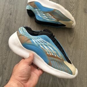 ADIDAS Yeezy 700 V3