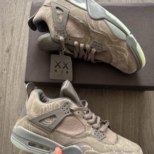 JORDAN Retro 4 KAWS
