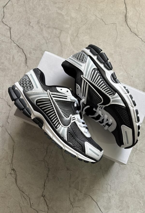 NIKE Vomero 5 Series