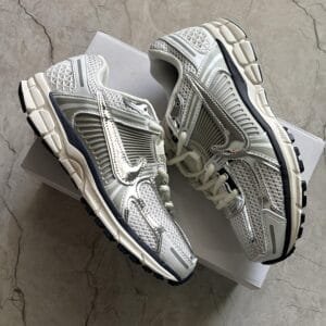 NIKE Vomero 5 Series