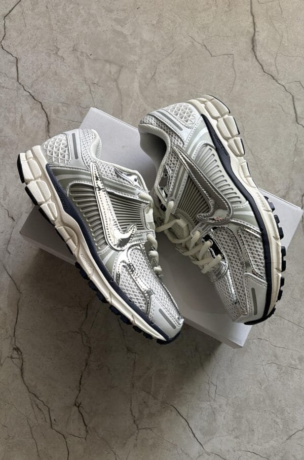 NIKE Vomero 5 Series