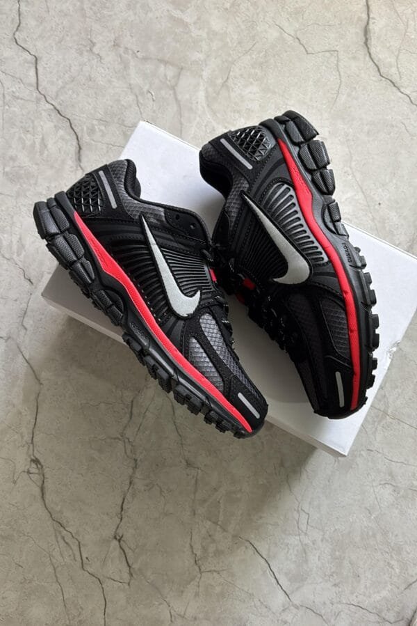 NIKE Vomero 5 Series