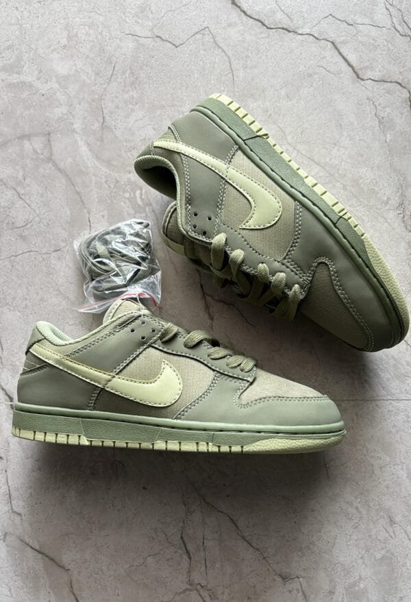 NIKE Dunk Oil Green Retro