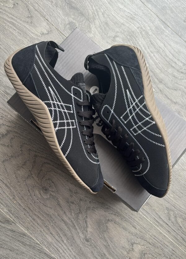 ONITSUKA TIGER Sclaw Series