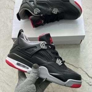 JORDAN Retro 4