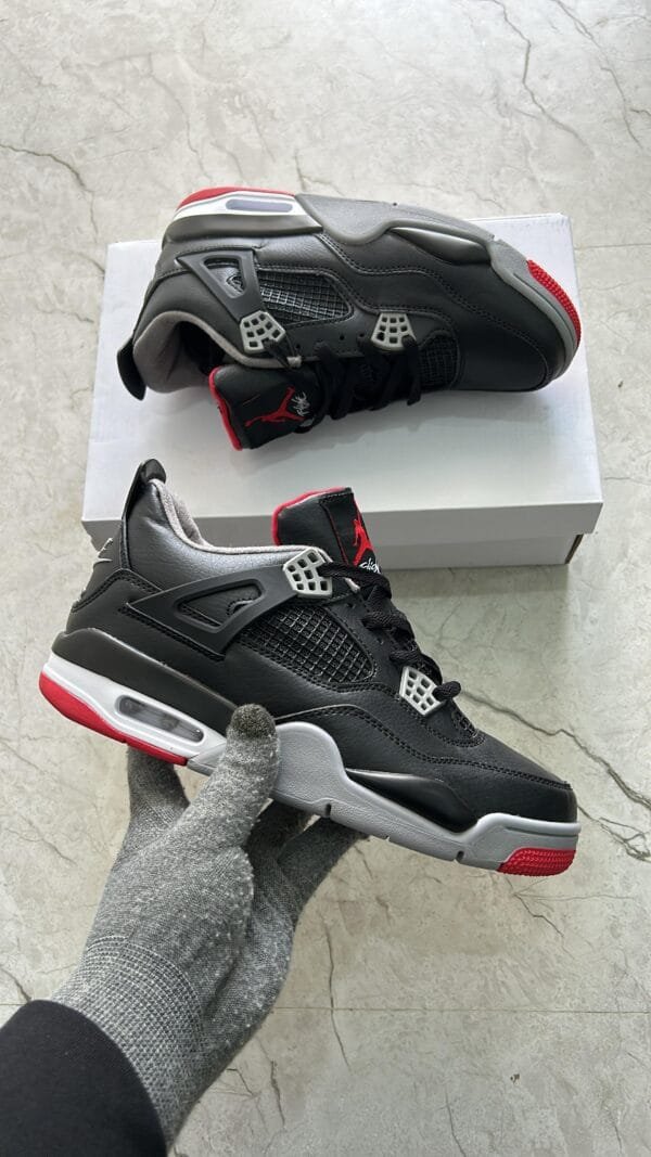 JORDAN Retro 4