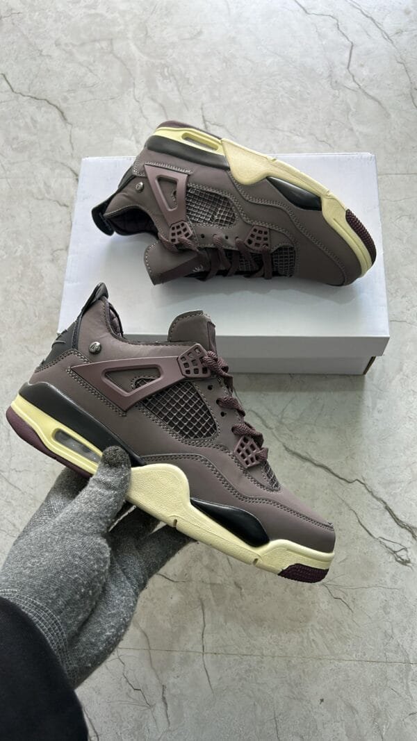 JORDAN Retro 4