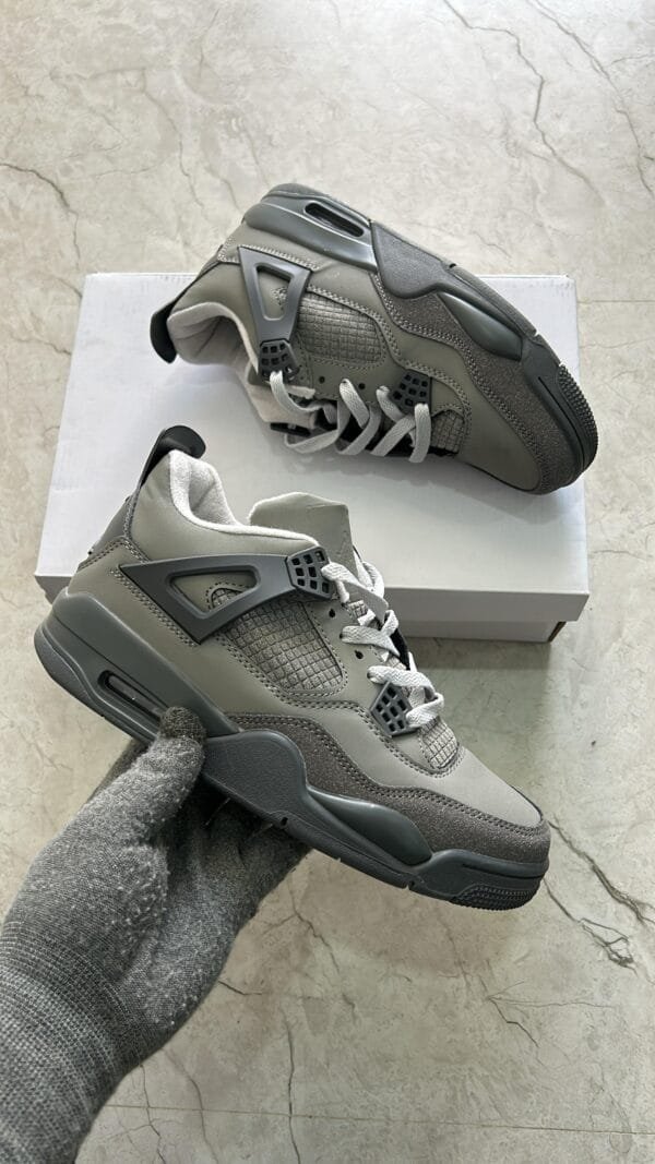JORDAN Retro 4