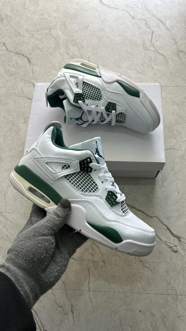 JORDAN Retro 4