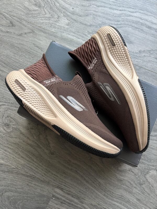 SKECHERS Slip Ins Walking Series