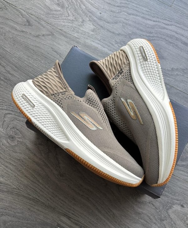 SKECHERS Slip Ins Walking Series