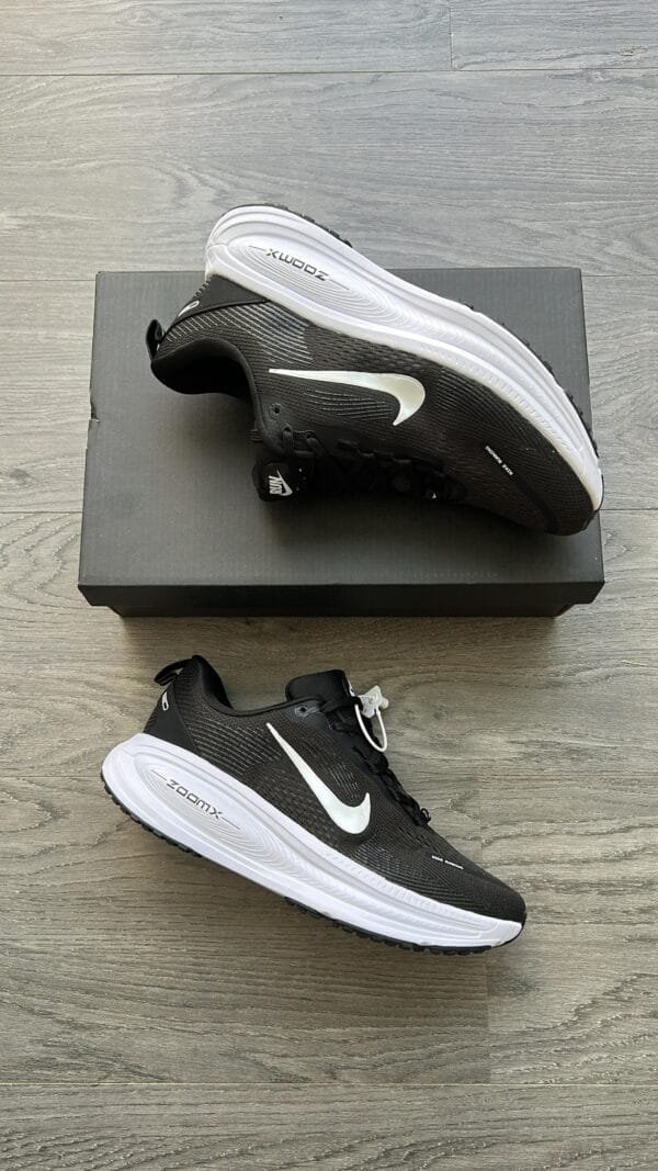 NIKE Zoom Vomero 18 Running