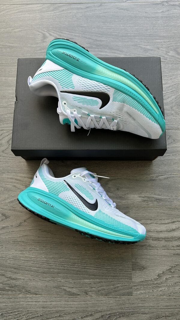 NIKE Zoom Vomero 18 Running