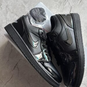 AIR JORDAN One Low Triple Black