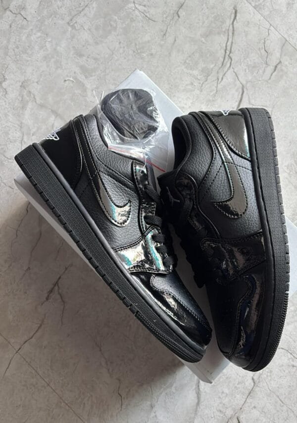 AIR JORDAN One Low Triple Black
